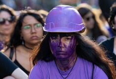 Διαδηλώσεις σε όλο τον κόσμο για την εξάλειψη της βίας κατά των γυναικών
